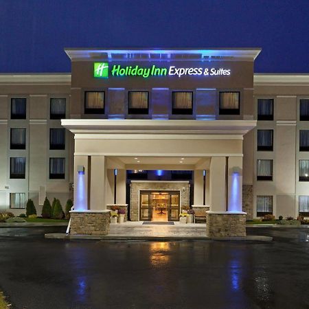Holiday Inn Express & Suites Malone By Ihg Buitenkant foto