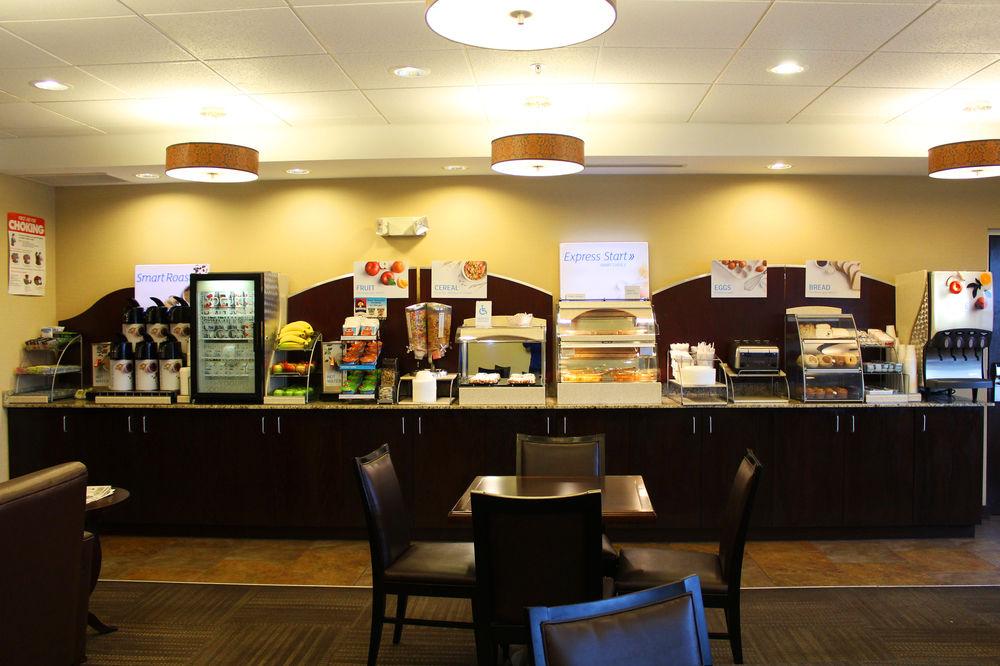 Holiday Inn Express & Suites Malone By Ihg Buitenkant foto