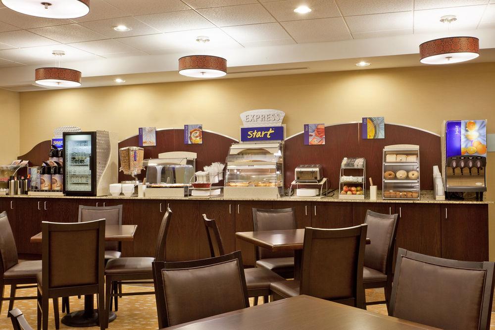 Holiday Inn Express & Suites Malone By Ihg Buitenkant foto