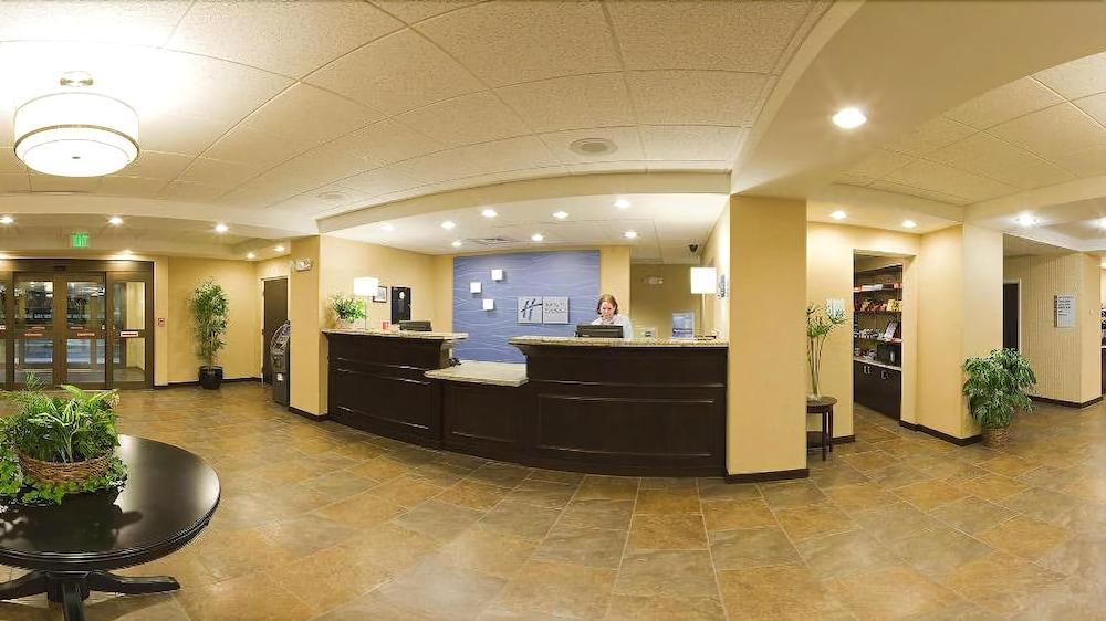 Holiday Inn Express & Suites Malone By Ihg Buitenkant foto