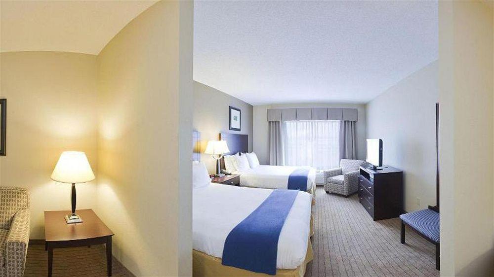 Holiday Inn Express & Suites Malone By Ihg Buitenkant foto