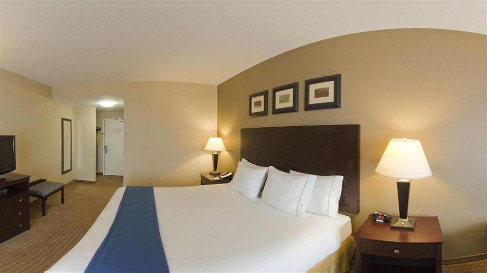 Holiday Inn Express & Suites Malone By Ihg Buitenkant foto
