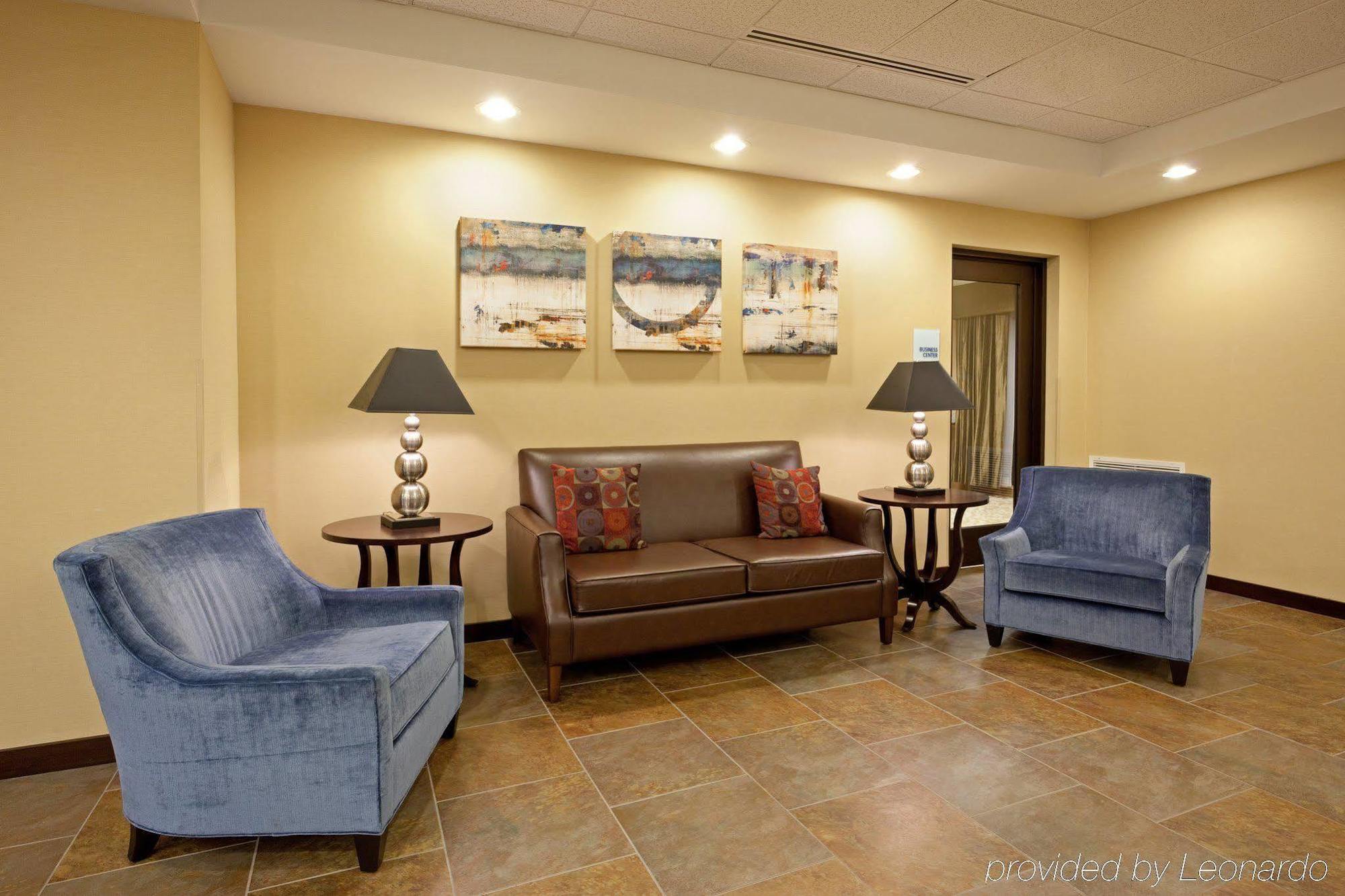 Holiday Inn Express & Suites Malone By Ihg Buitenkant foto