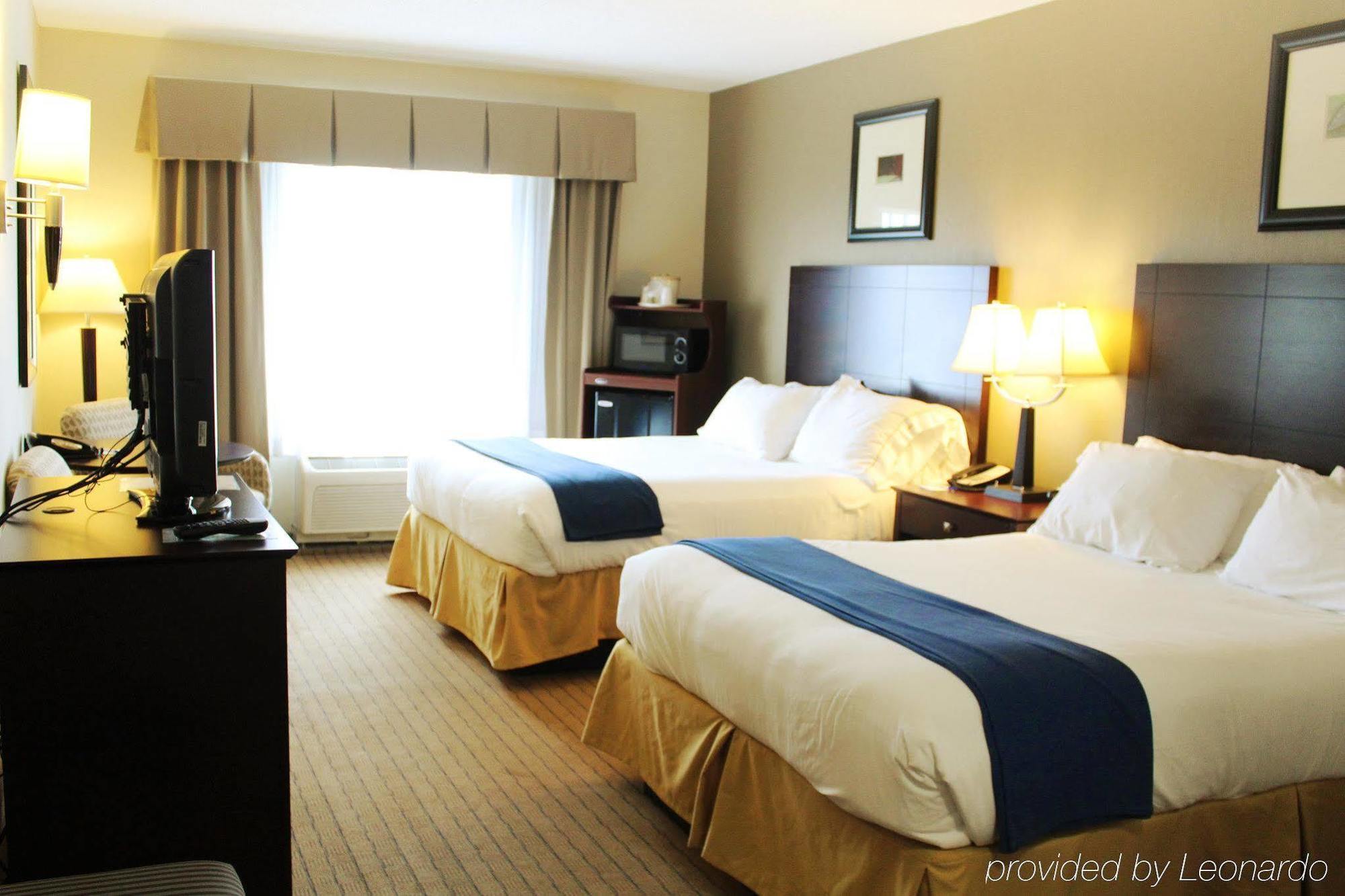 Holiday Inn Express & Suites Malone By Ihg Buitenkant foto