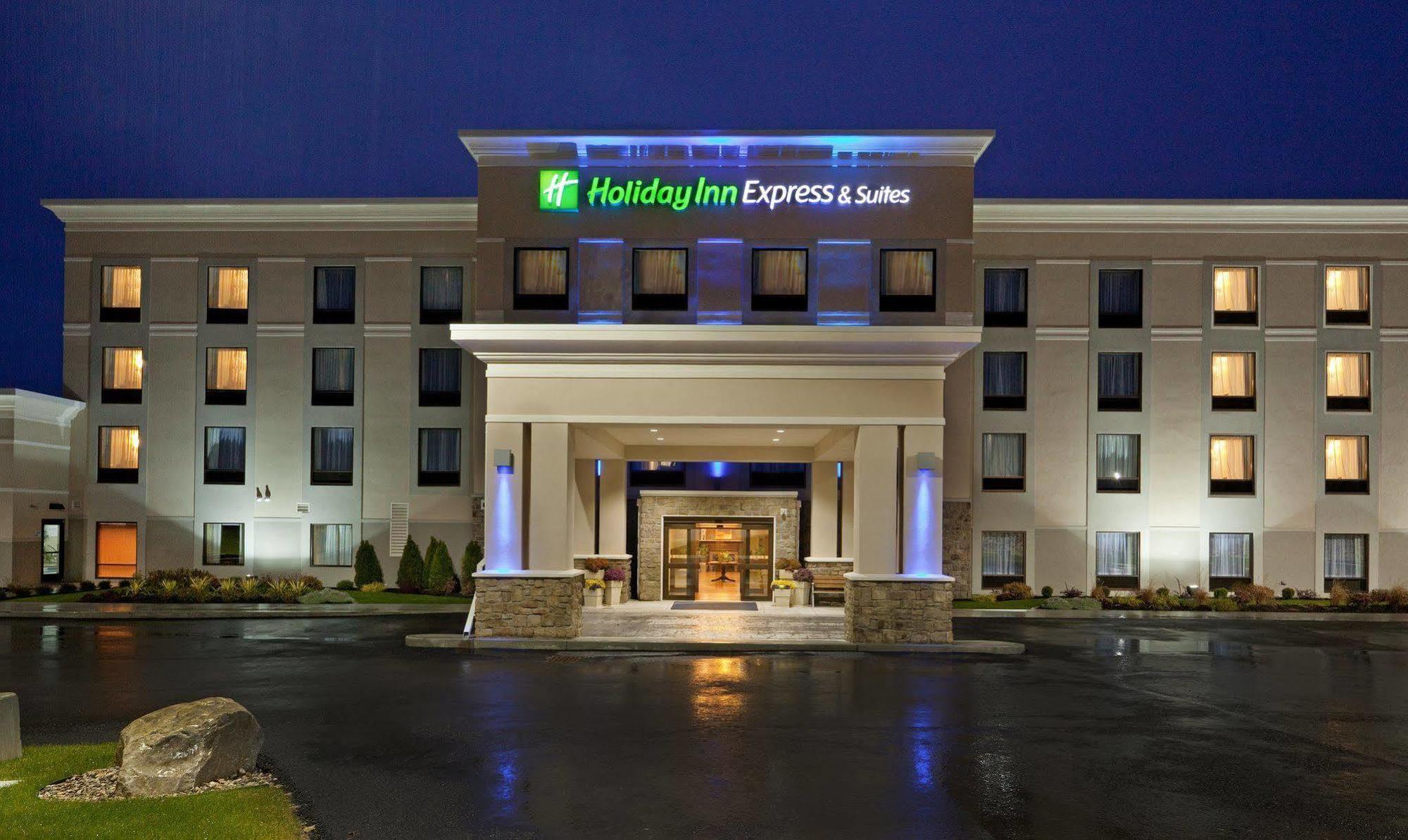 Holiday Inn Express & Suites Malone By Ihg Buitenkant foto