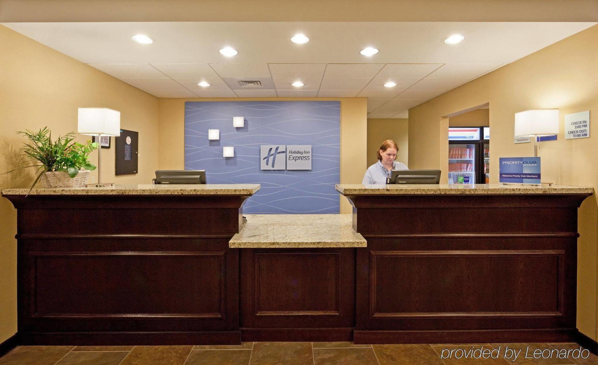 Holiday Inn Express & Suites Malone By Ihg Buitenkant foto