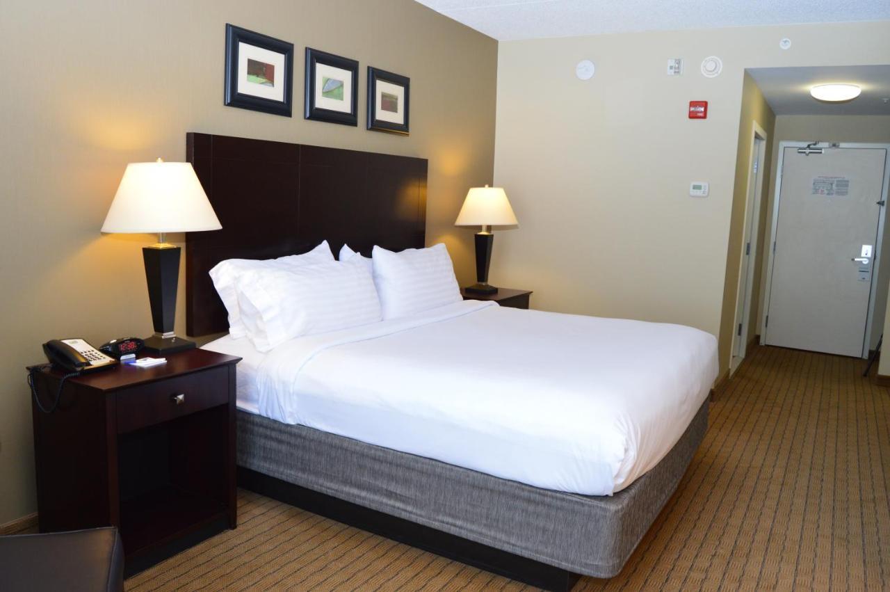 Holiday Inn Express & Suites Malone By Ihg Kamer foto