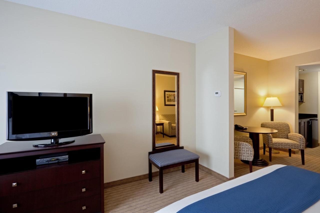 Holiday Inn Express & Suites Malone By Ihg Buitenkant foto