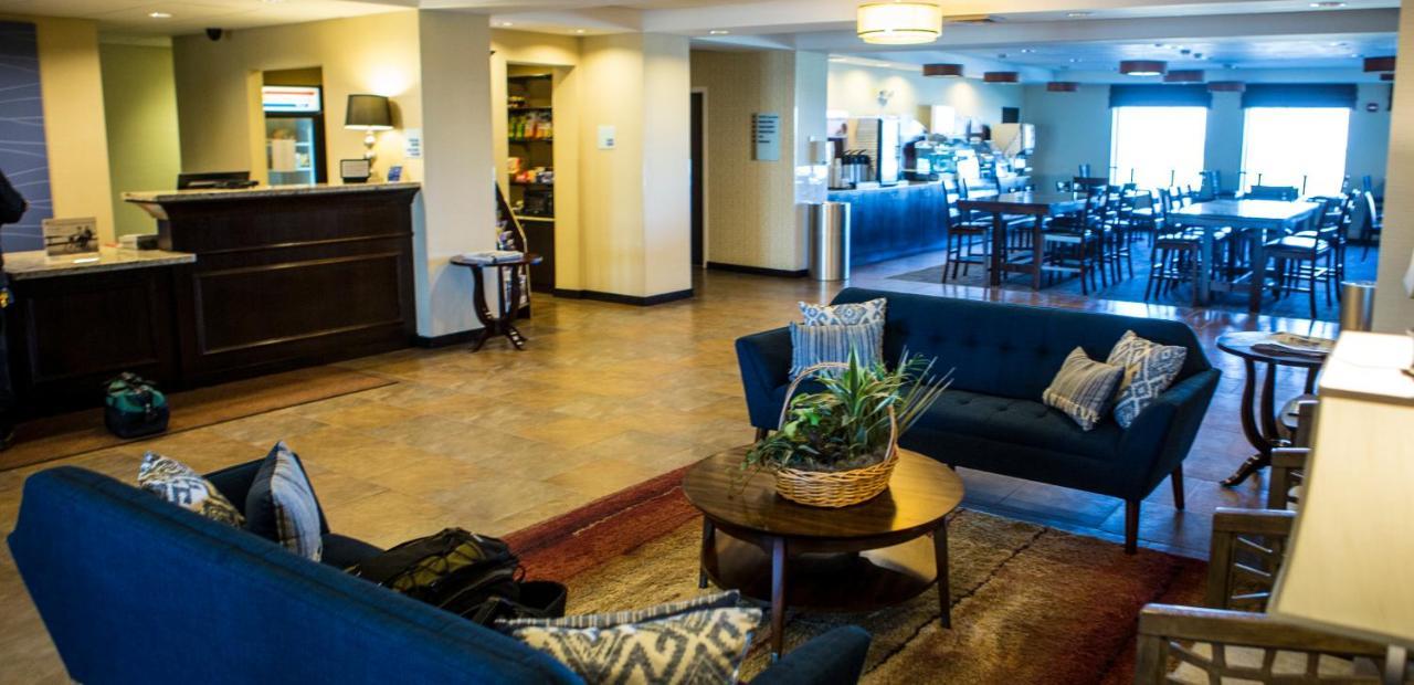 Holiday Inn Express & Suites Malone By Ihg Buitenkant foto