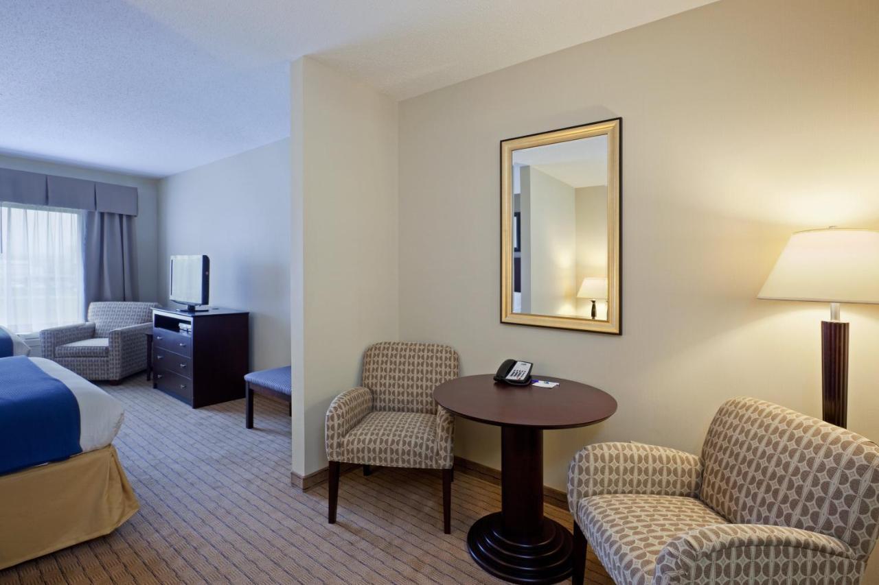 Holiday Inn Express & Suites Malone By Ihg Buitenkant foto